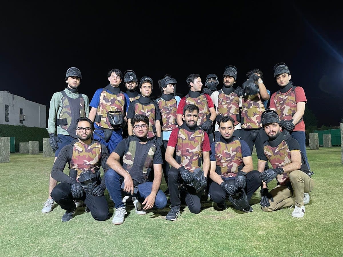 Paintball Game (30 minutes, 30 pellets)