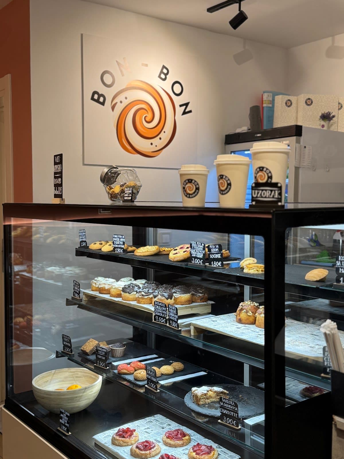 Bon-Bon Cafe & Bakery