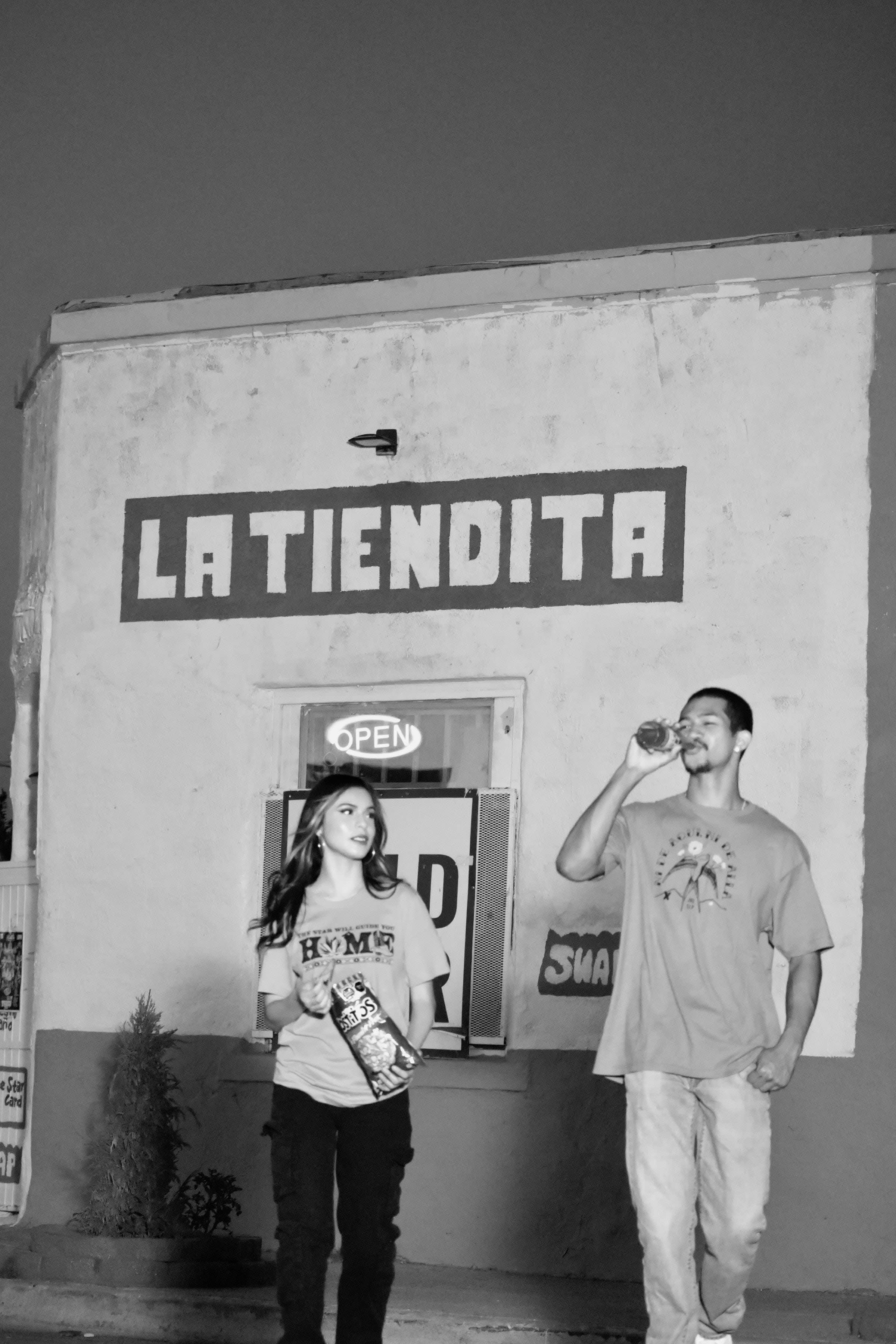 La Valiente V-neck Tee