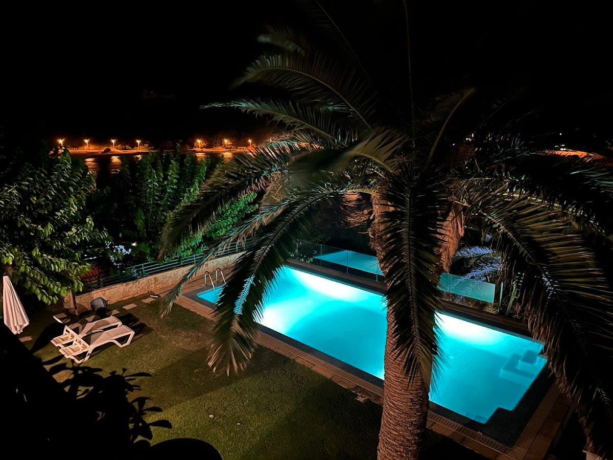 Suites & Bungalows