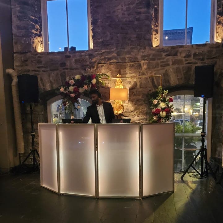 Live Musicians & Performers