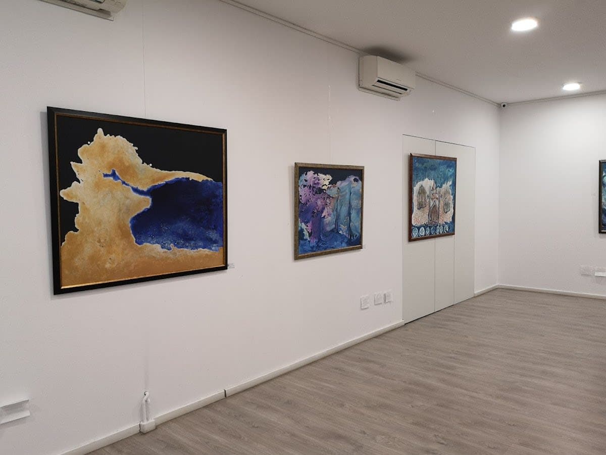 Consultații privind expunerea obiectelor de artă