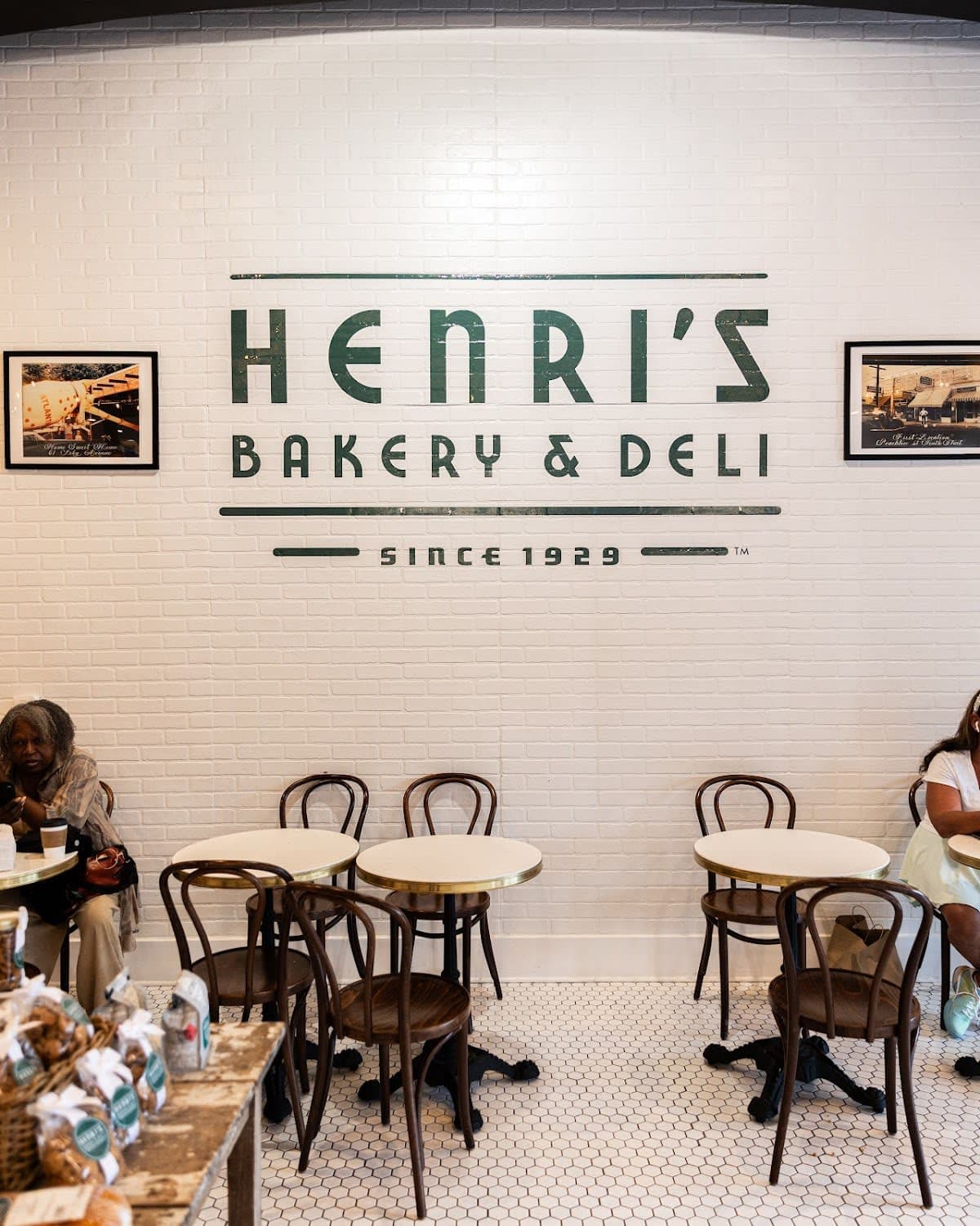Henri's Bakery & Deli