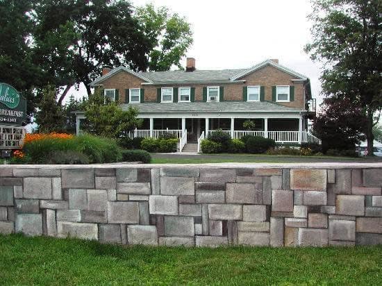 Julia's Bed & Breakfast