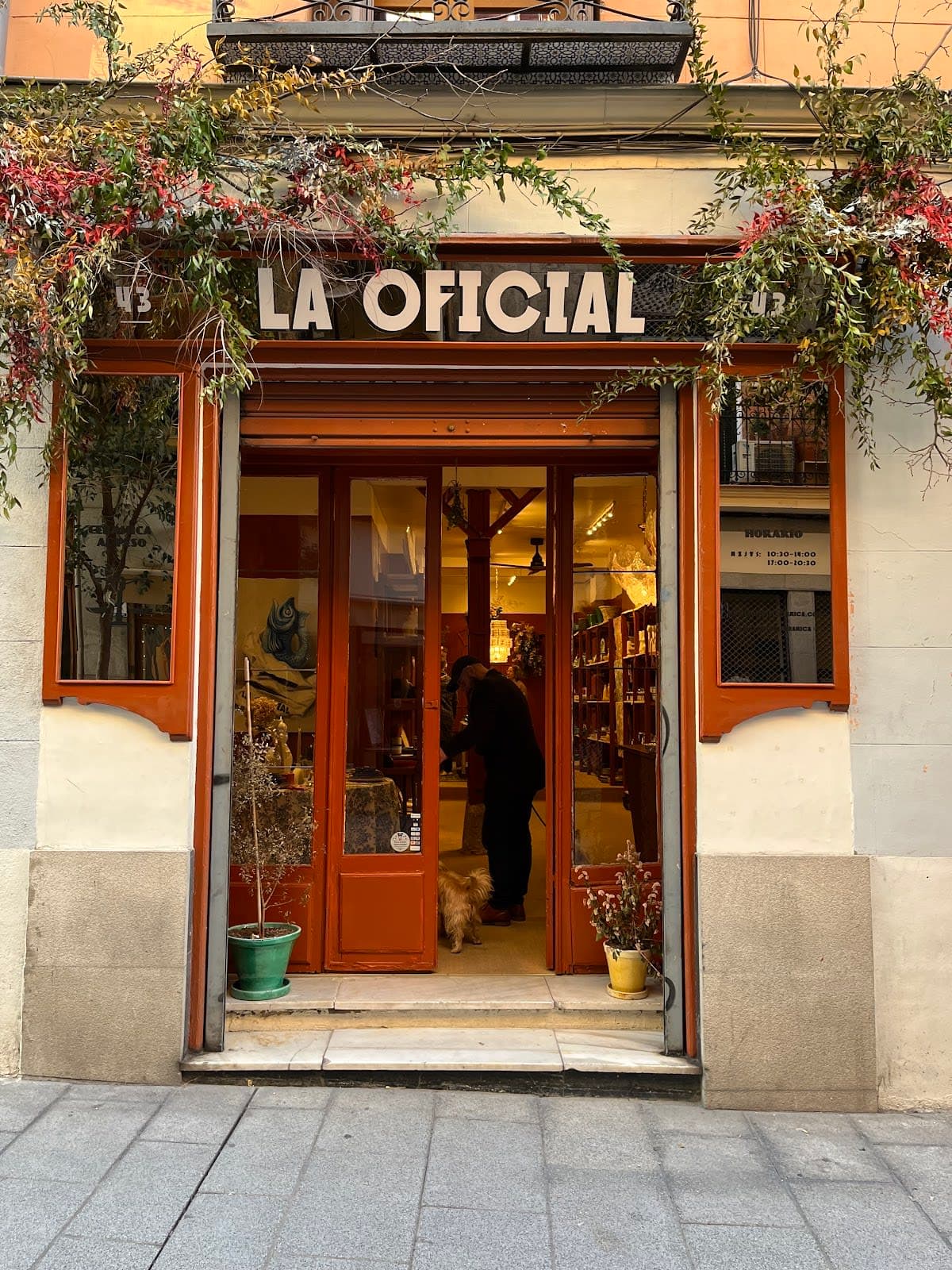 La Oficial