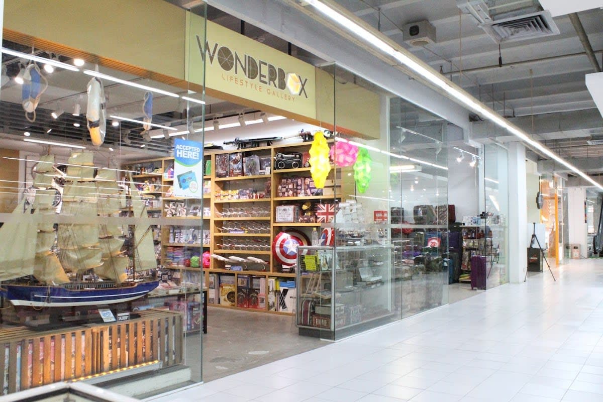 Lee Super Plaza