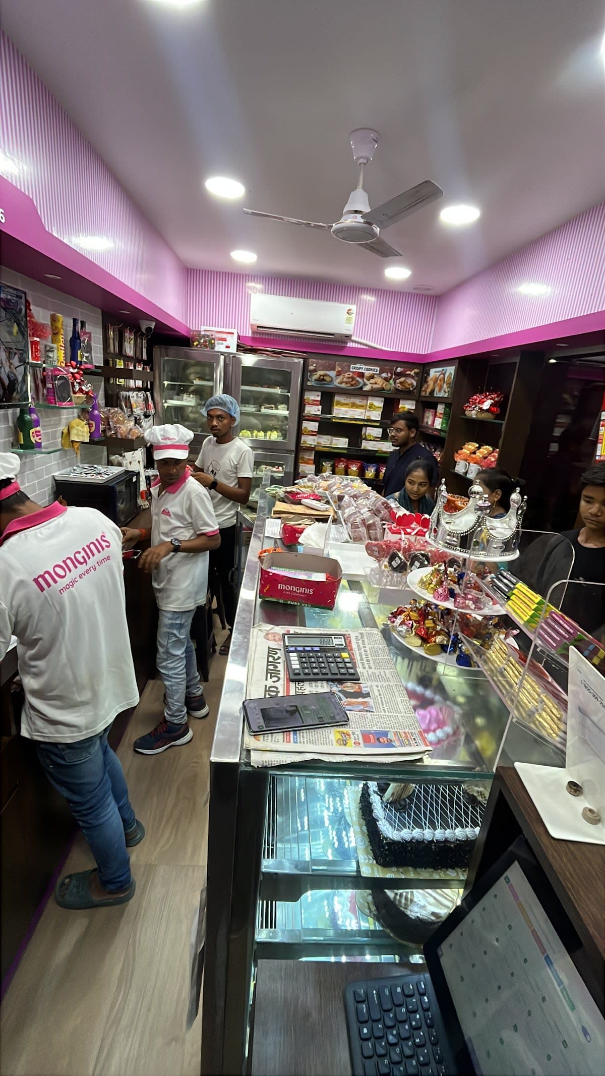 Monginis cake shop