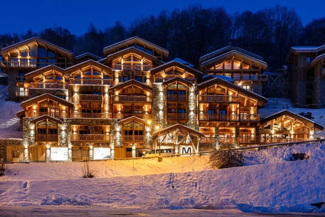 Chalet Pure Black Crystal