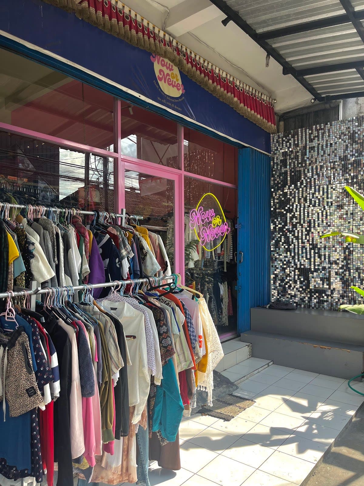 Produk Thrift Desainer High-End