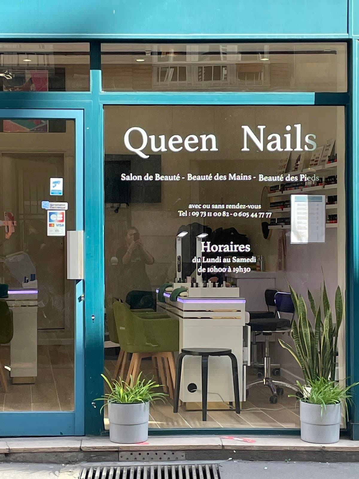 Queen Nails