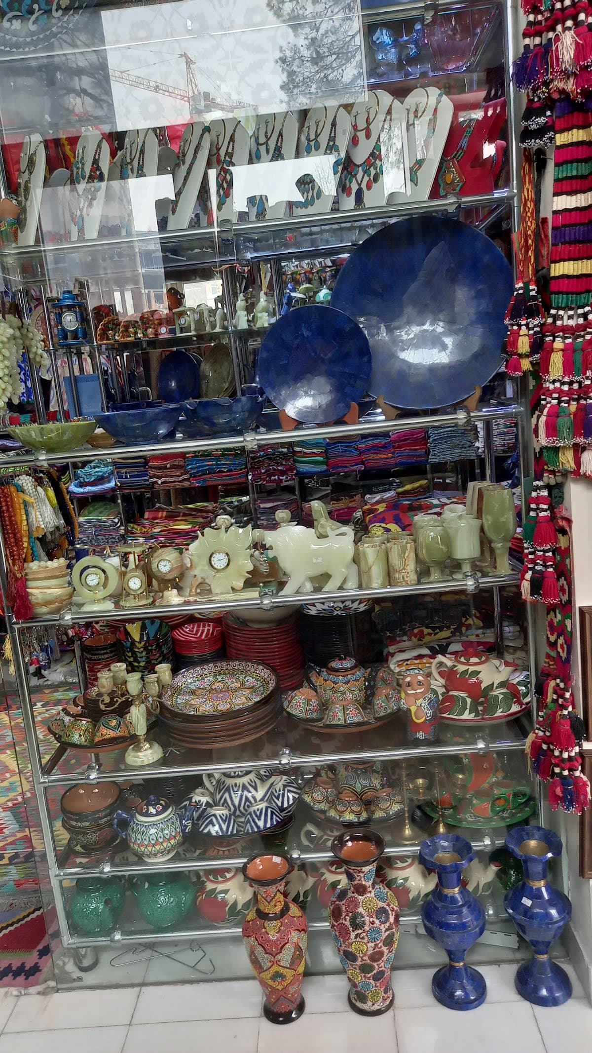 Souvenirs, Antiques & carpet