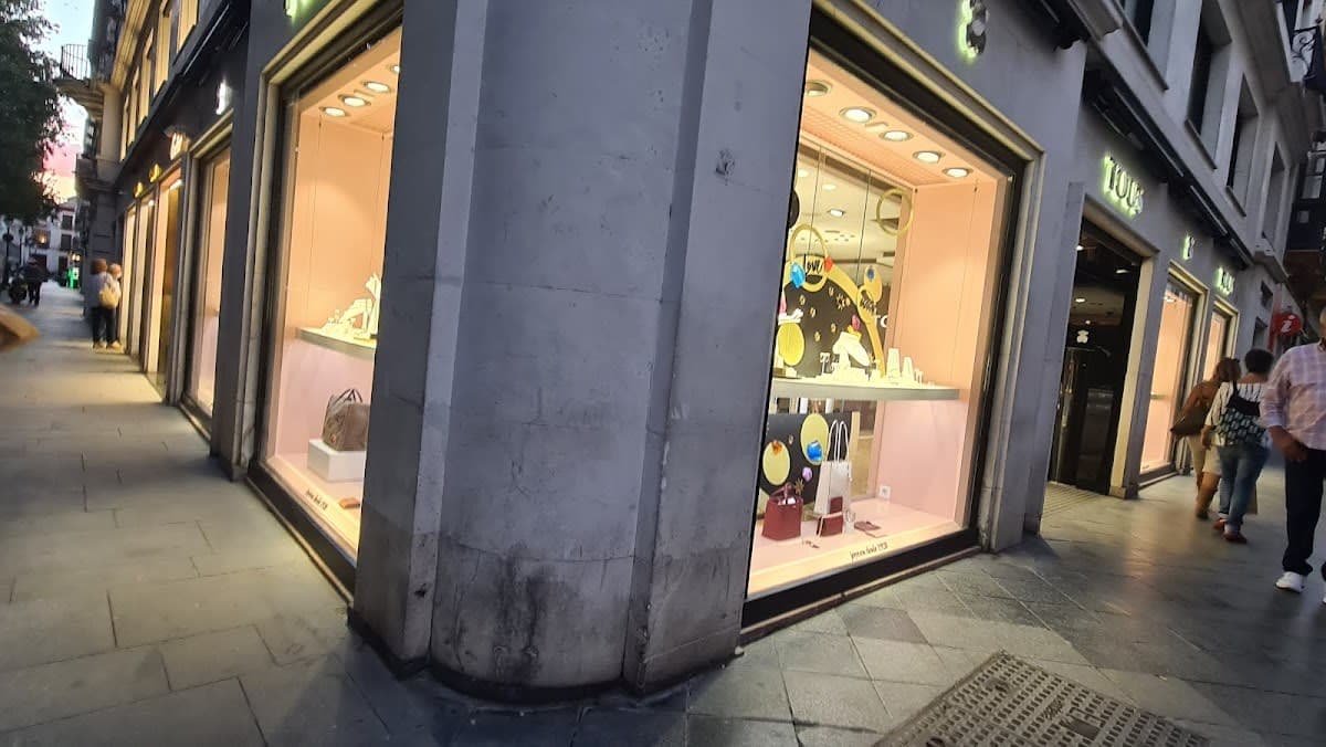 TOUS