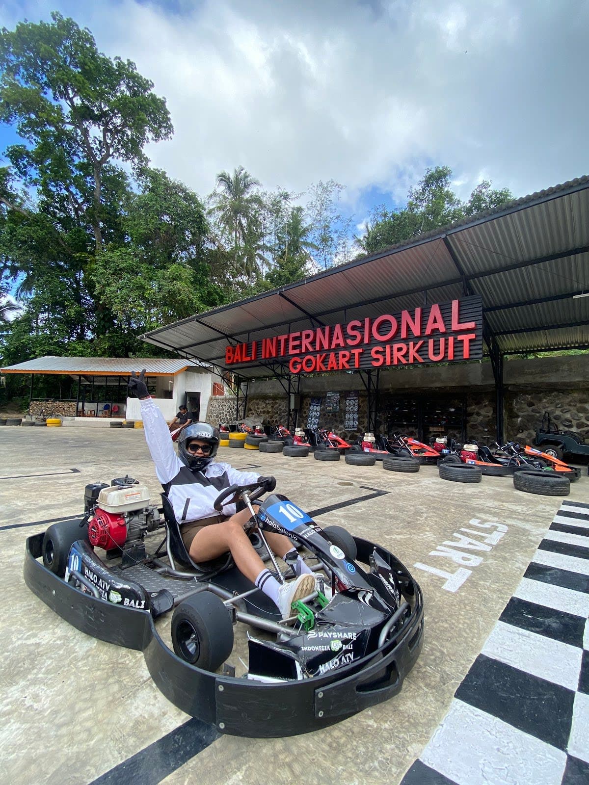 Bermain Gokart Tunggal