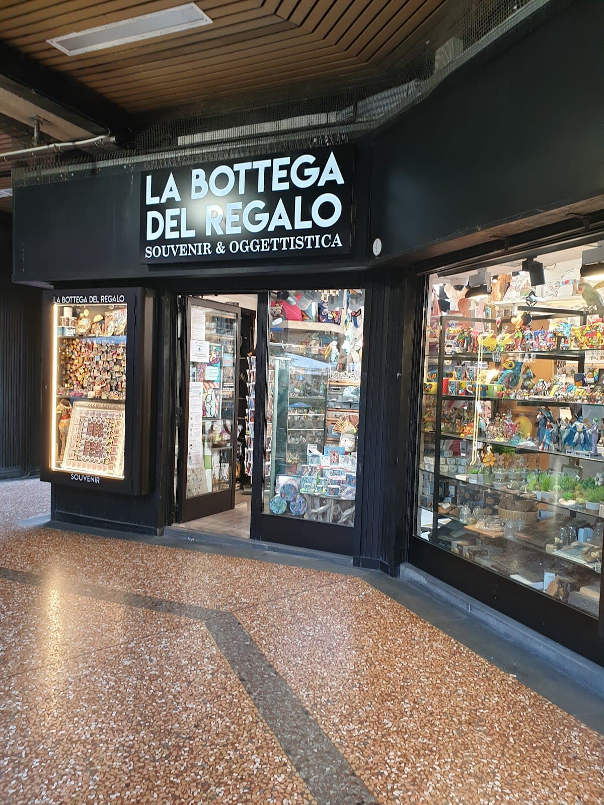 La Bottega del Regalo - biggest souvenir store in Bologna