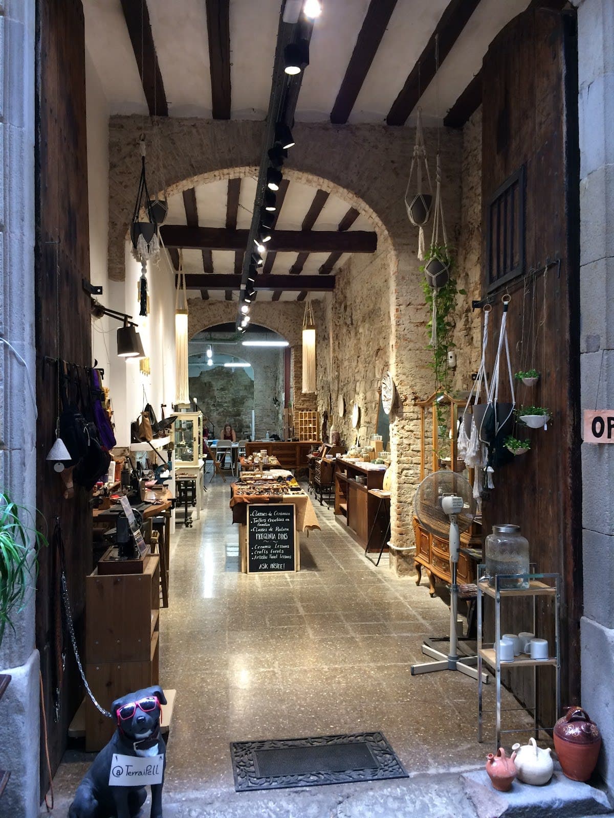 Terra i Pell - Taller de Ceràmica, Joieria i Cuir a Barcelona