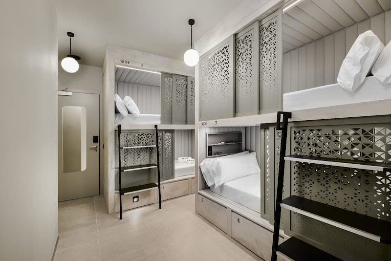 Coeo Hernan Ruiz Rooftop Pool Hostel