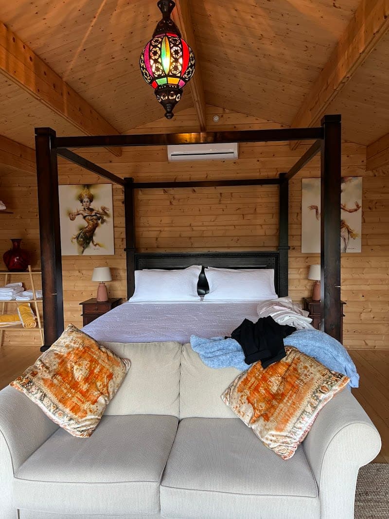 Healing Garden Retreat - Cabin Stays