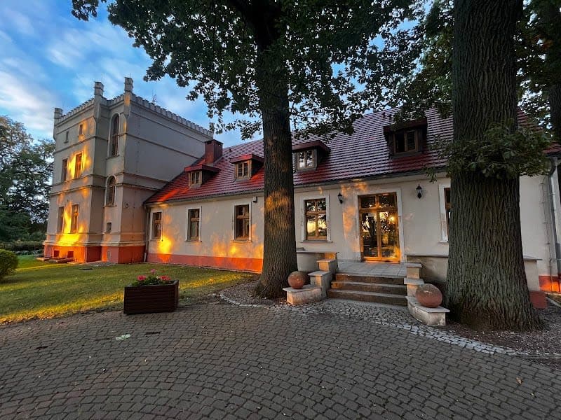 Pałac w Ostoi