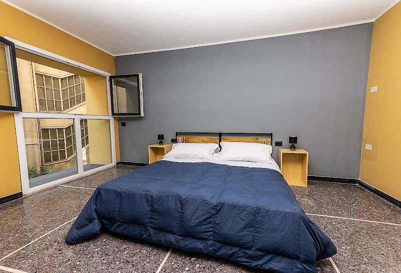 Marathon Hostel Beds & Beer